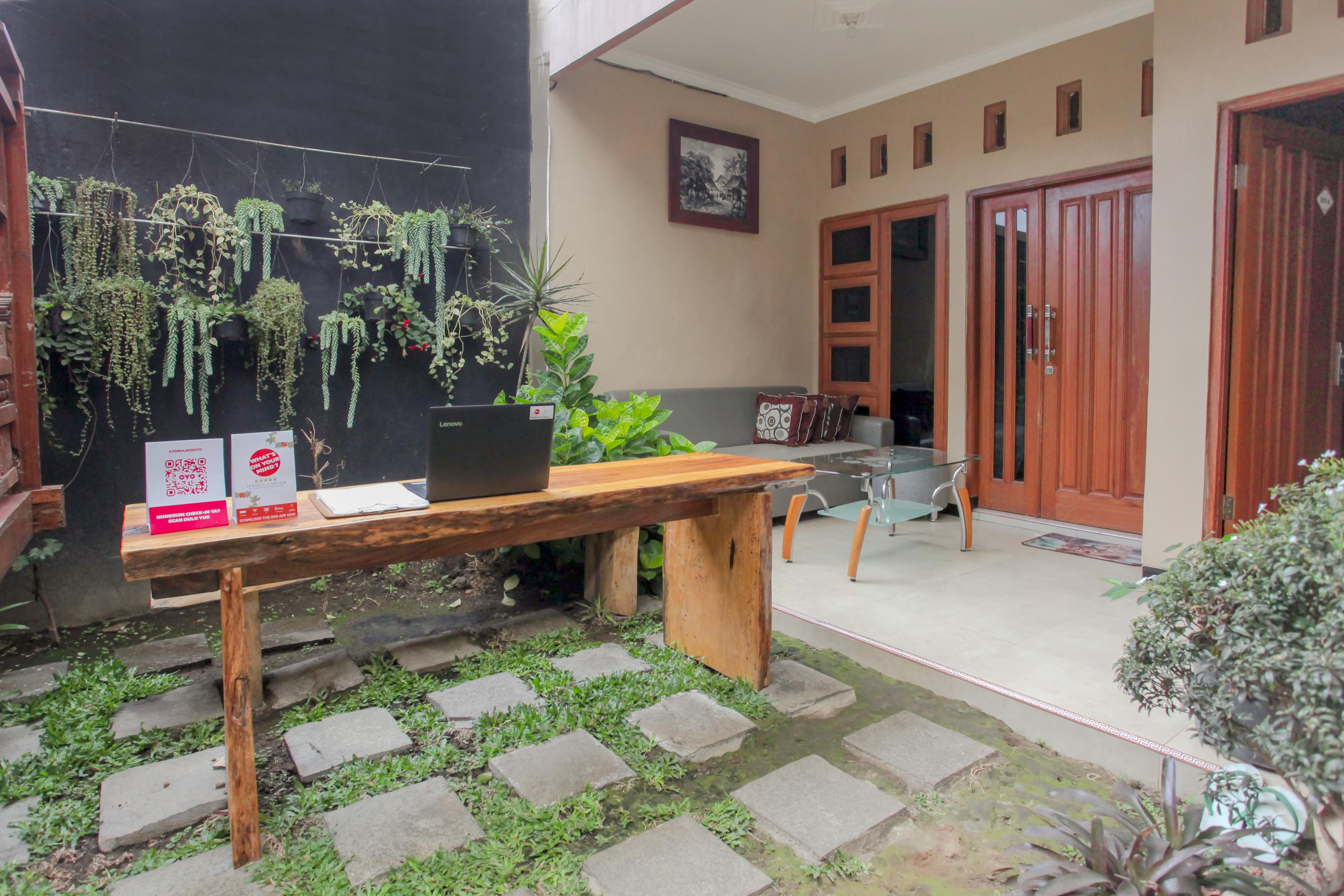 Reddoorz At Villa Akbar 3 Batu  Luaran gambar