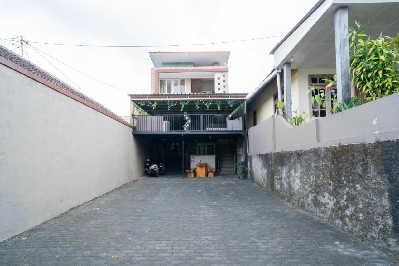 Reddoorz At Villa Akbar 3 Batu  Luaran gambar