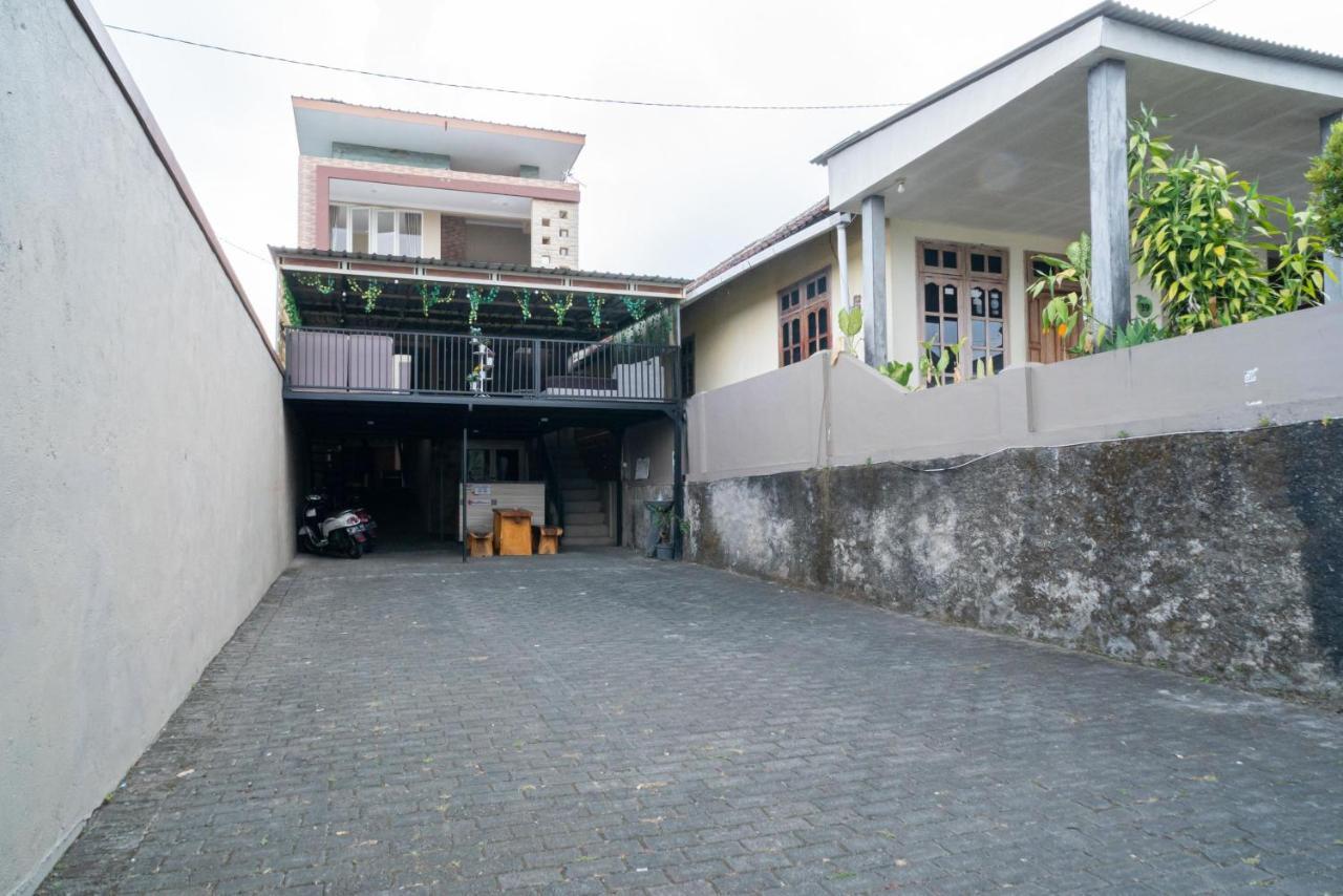 Reddoorz At Villa Akbar 3 Batu  Luaran gambar