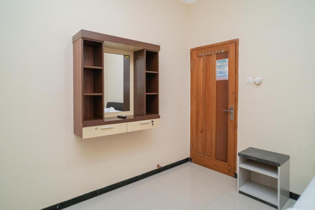 Reddoorz At Villa Akbar 3 Batu  Luaran gambar