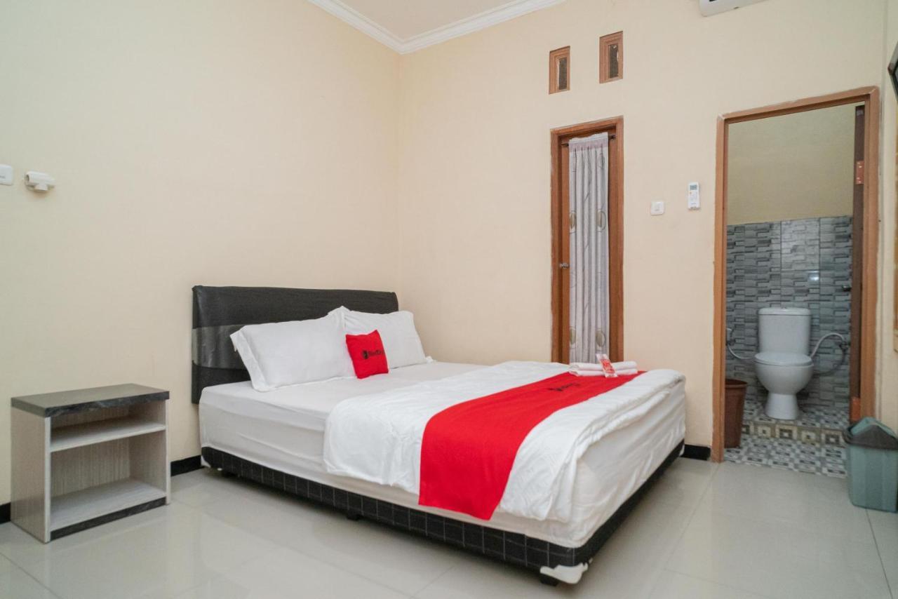 Reddoorz At Villa Akbar 3 Batu  Luaran gambar