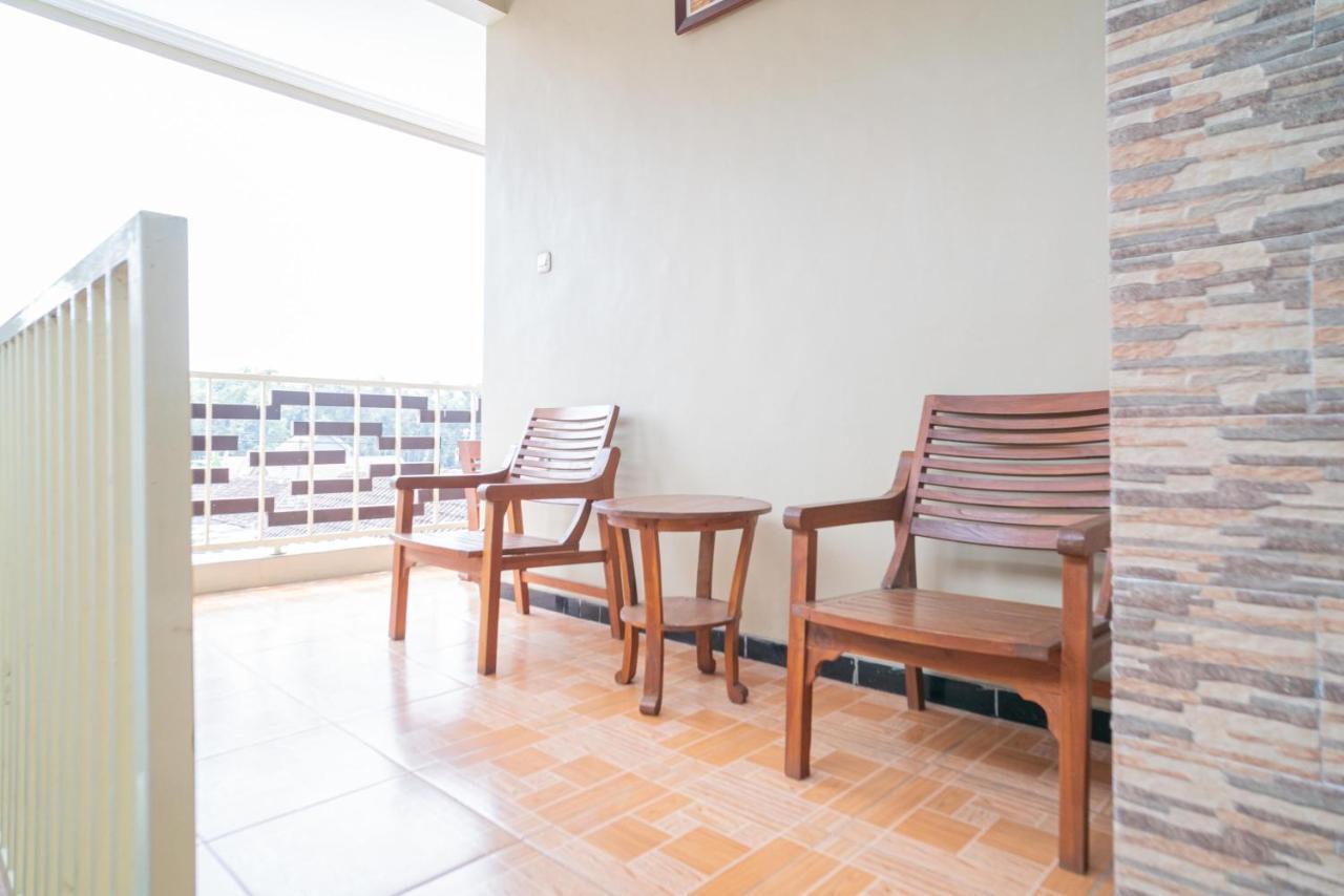 Reddoorz At Villa Akbar 3 Batu  Luaran gambar