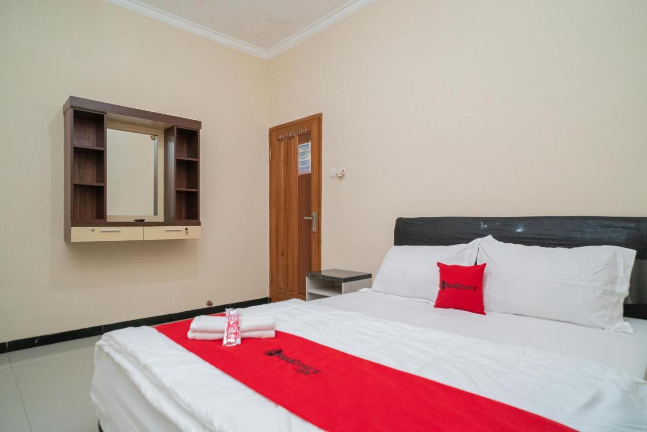 Reddoorz At Villa Akbar 3 Batu  Luaran gambar
