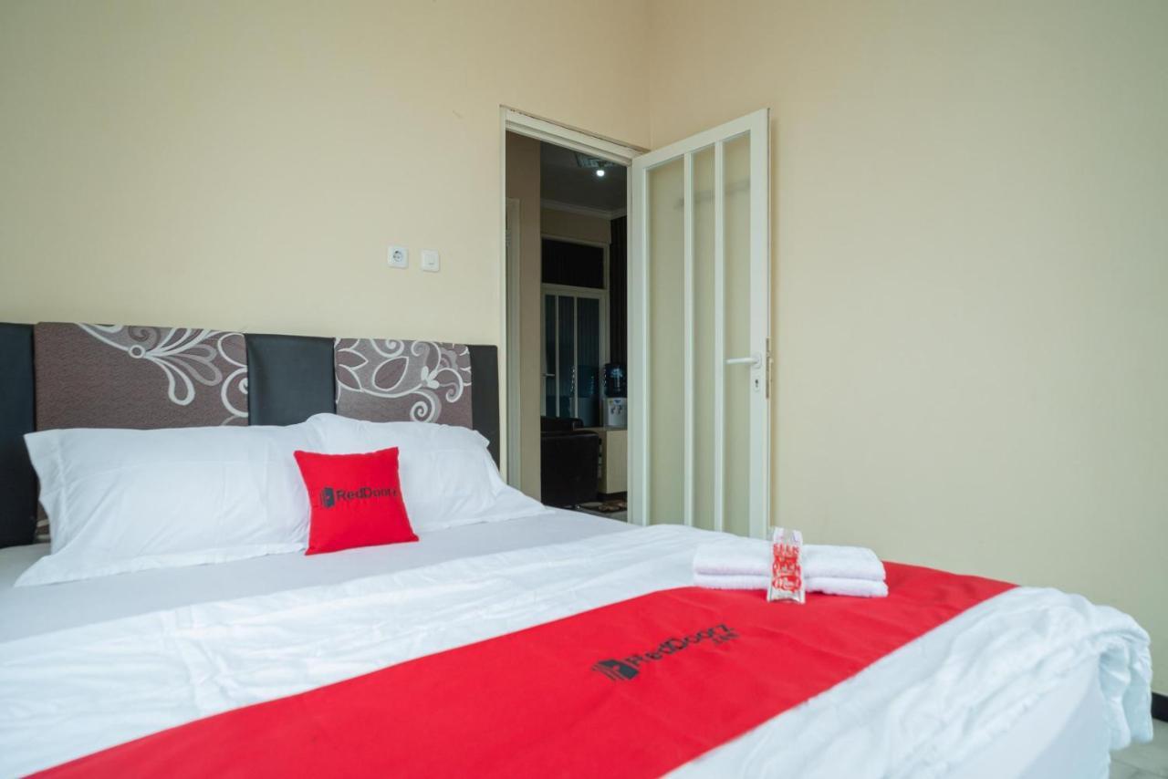 Reddoorz At Villa Akbar 3 Batu  Luaran gambar
